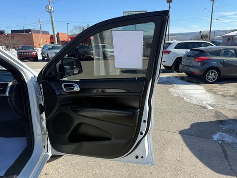 Used 2015 Jeep Grand Cherokee Altitude image 54