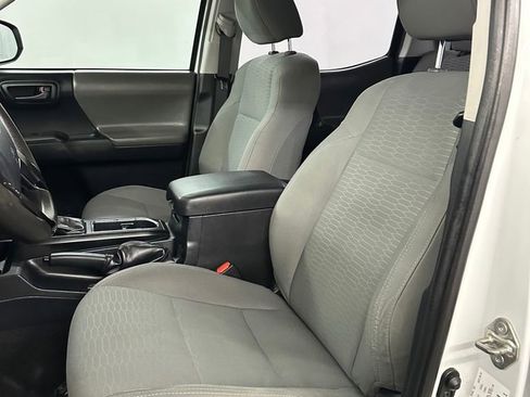 Used 2018 Toyota Tacoma SR w/ SR Convenience Package image 12