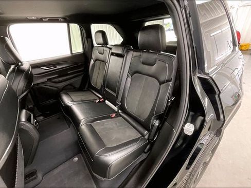 Used 2023 Jeep Grand Cherokee Altitude AWD/4WD image 20