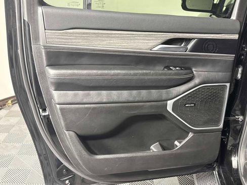 Used 2024 Jeep Wagoneer L Series II w/ Flexible Seating Group image 25