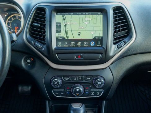 Used 2017 Jeep Cherokee Limited image 42