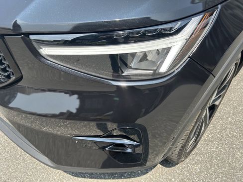 Certified 2025 Volvo XC40 B5 Plus image 4