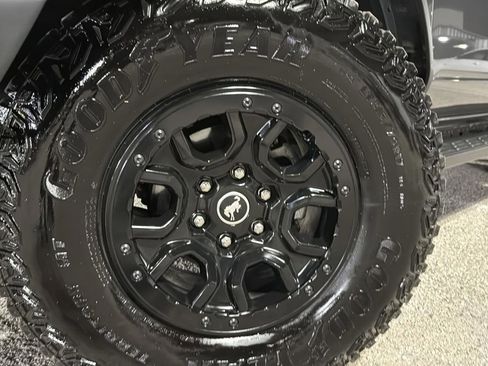 Used 2024 Ford Bronco Wildtrak image 9