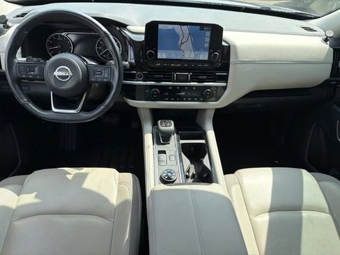 Used 2023 Nissan Pathfinder SL AWD/4WD image 18