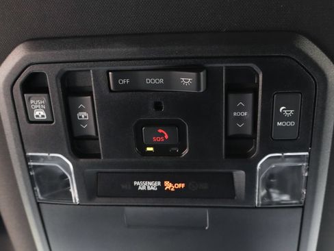 Used 2022 Toyota Tundra Platinum w/ Advanced Package AWD/4WD image 30