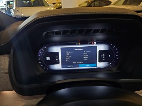 Certified 2025 Volvo XC90 B5 Plus AWD/4WD image 17