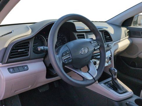 Used 2019 Hyundai Elantra SE FWD image 15