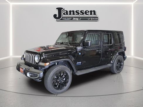 Used 2025 Jeep Wrangler Unlimited Sahara AWD/4WD image 1