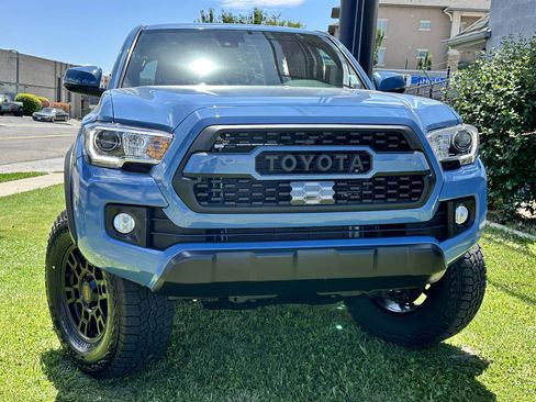 Used 2019 Toyota Tacoma TRD Off-Road w/ Technology Package AWD/4WD image 4