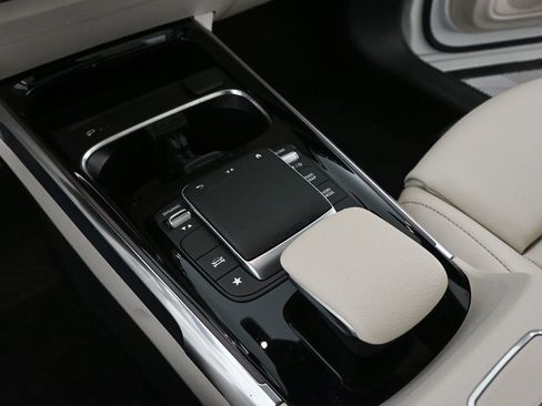 Certified 2021 Mercedes-Benz GLB 250 4MATIC image 15