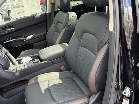 Used 2026 Nissan Pathfinder Platinum AWD/4WD image 23
