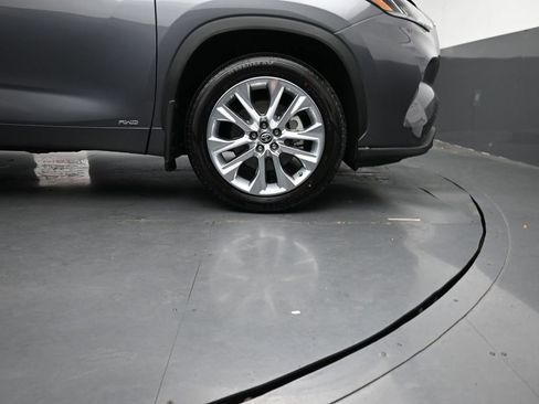 Used 2024 Toyota Highlander Limited image 11