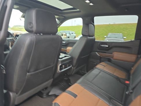 Used 2022 Chevrolet Silverado 1500 High Country w/ Technology Package image 11