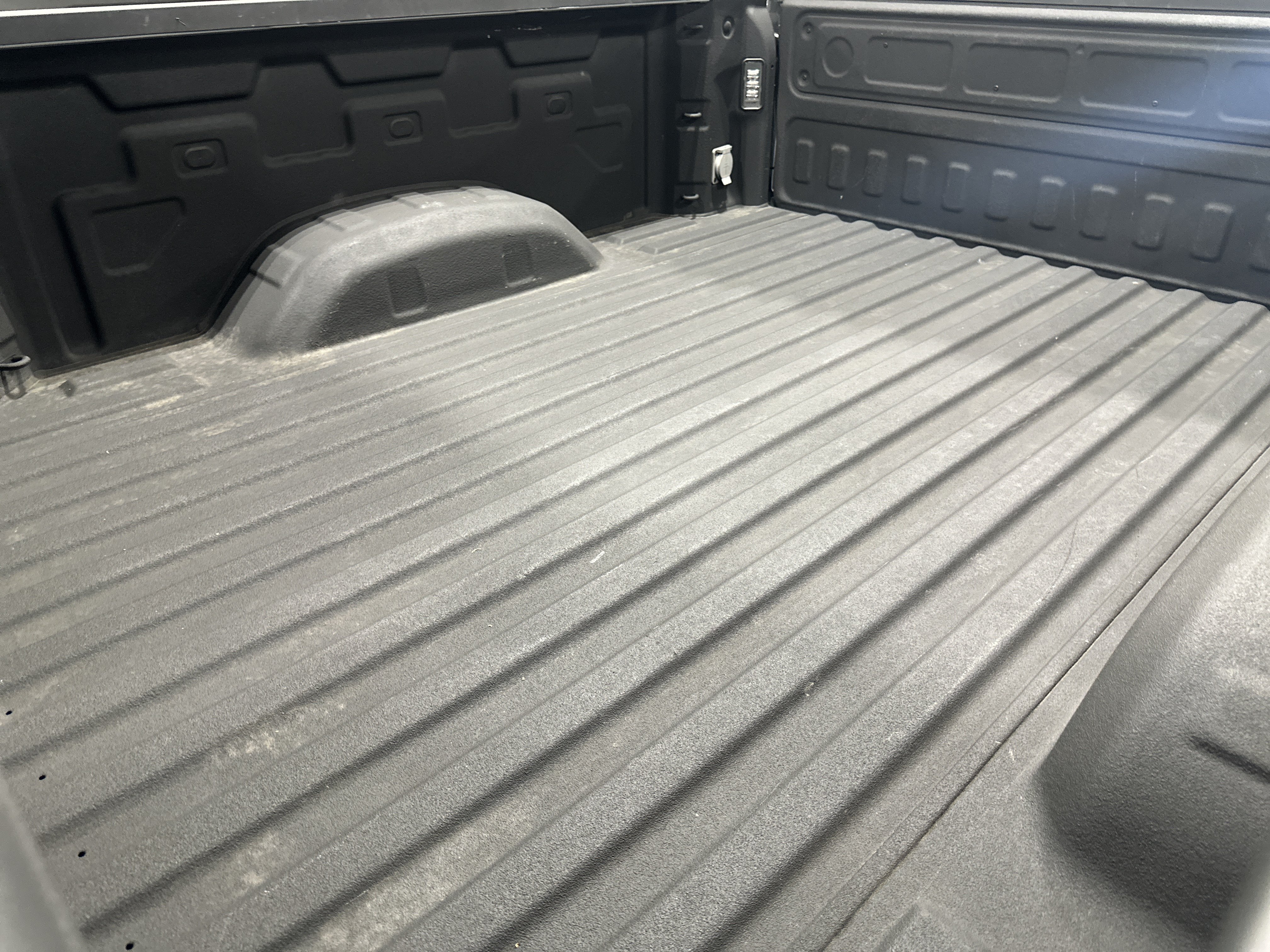 Used 2024 Chevrolet Silverado 2500 Custom w/ Custom Convenience Package AWD/4WD image 7