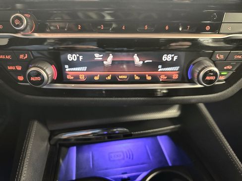 Used 2022 BMW M5 w/ Executive Package image 29