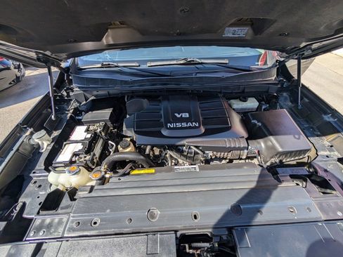 Used 2020 Nissan Titan SV w/ SV Convenience Package image 10