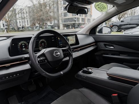 Used 2024 Nissan Ariya AWD image 19