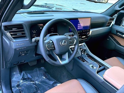 Used 2024 Lexus GX 550 Luxury+ w/ Accessory Package (2T) image 17