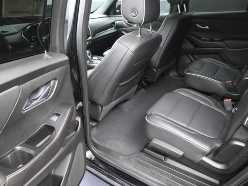 Certified 2023 Chevrolet Traverse Premier w/ Redline Edition image 18