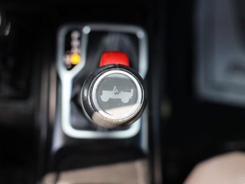 Used 2020 Jeep Wrangler Unlimited Sahara AWD/4WD image 29