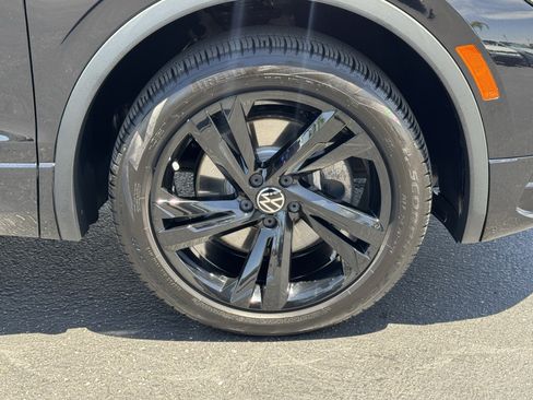 Certified 2024 Volkswagen Tiguan SE R-Line AWD/4WD image 12