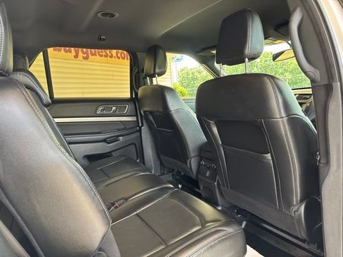 Used 2018 Ford Explorer XLT w/ Equipment Group 202A AWD/4WD image 5