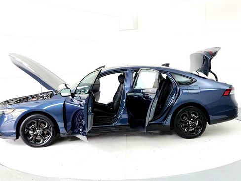 Used 2025 Honda Accord SE image 10