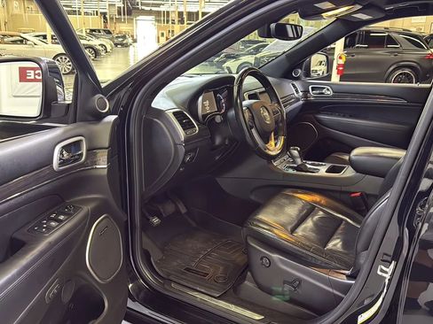 Used 2018 Jeep Grand Cherokee Overland w/ Trailer Tow Group IV RWD image 12