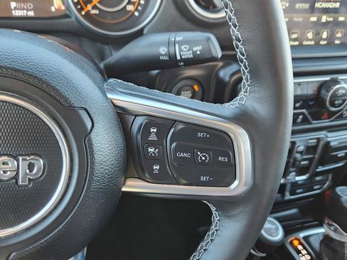 Used 2020 Jeep Gladiator Overland image 18