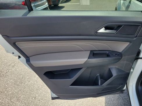 Used 2023 Volkswagen Atlas Cross Sport SE FWD image 9