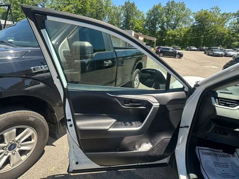 Used 2022 Toyota RAV4 LE AWD/4WD image 22