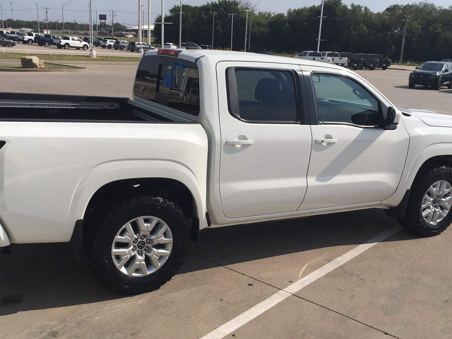 Used 2024 Nissan Frontier SV w/ SV Convenience Package AWD/4WD image 6