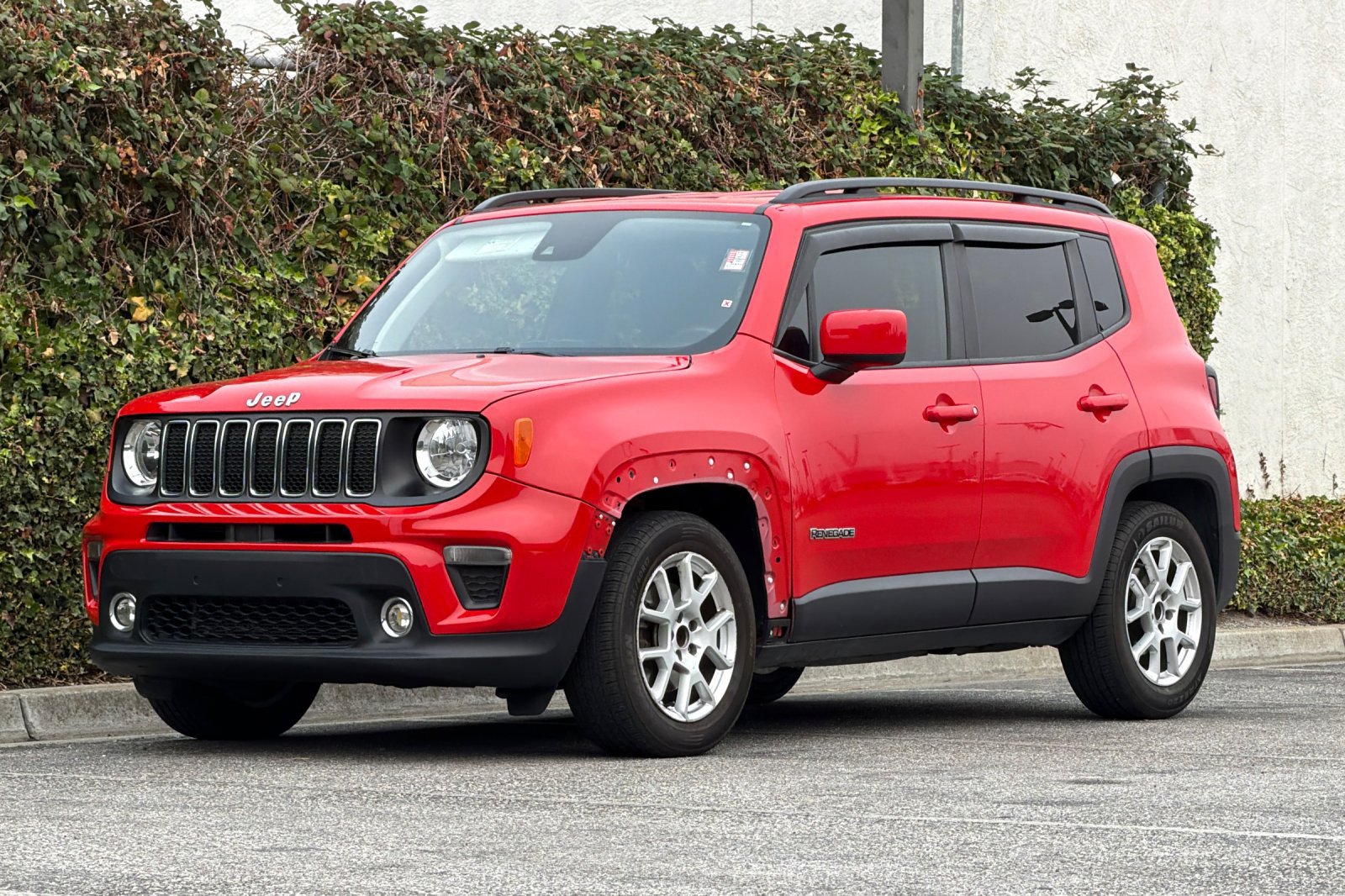 Used 2021 Jeep Renegade Latitude FWD image 9