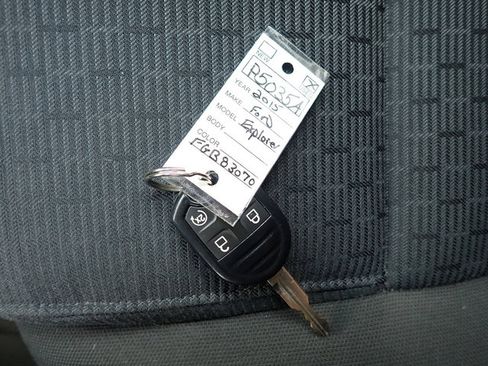 Used 2015 Ford Explorer XLT w/ Equipment Group 201B AWD/4WD image 28
