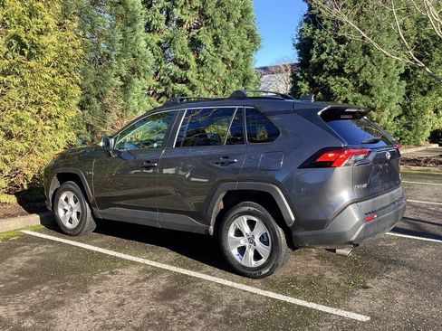 Used 2020 Toyota RAV4 XLE w/ Convenience Package image 9