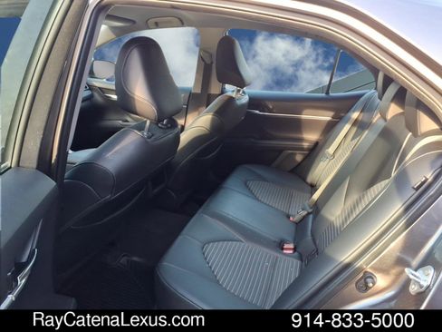 Used 2022 Toyota Camry SE image 17
