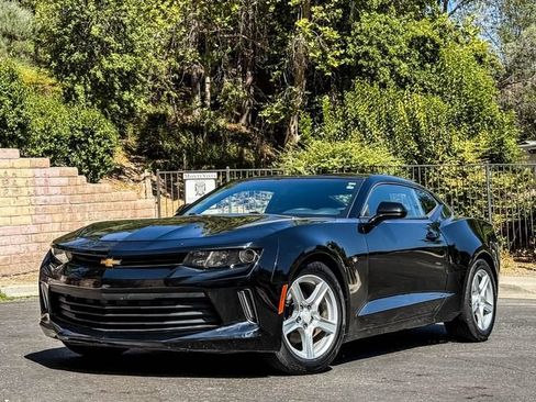 Used 2016 Chevrolet Camaro LT RWD image 2