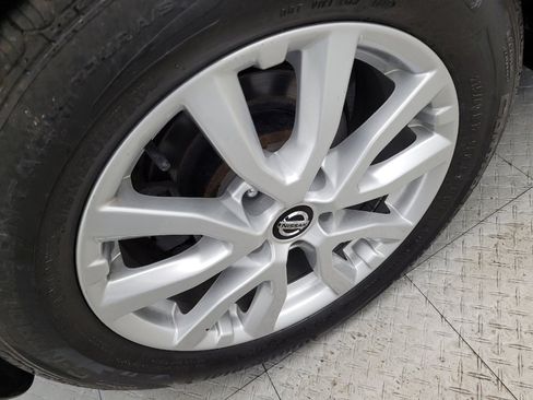 Used 2021 Nissan Rogue Sport S image 31