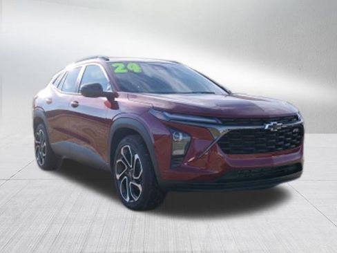 Certified 2024 Chevrolet Trax RS w/ Sunroof Package image 9