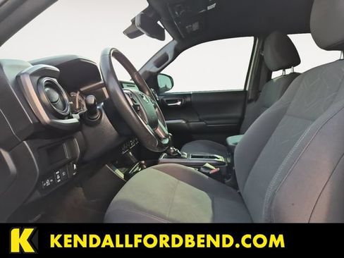 Used 2019 Toyota Tacoma TRD Off-Road w/ Technology Package AWD/4WD image 11