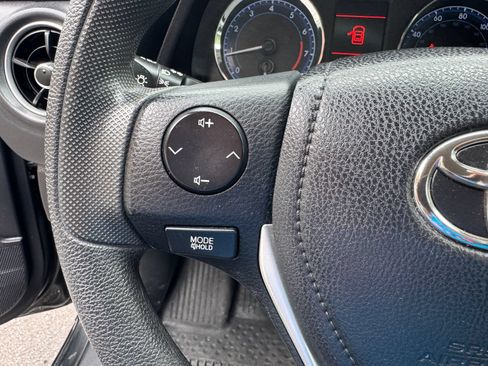 Used 2018 Toyota Corolla FWD image 29