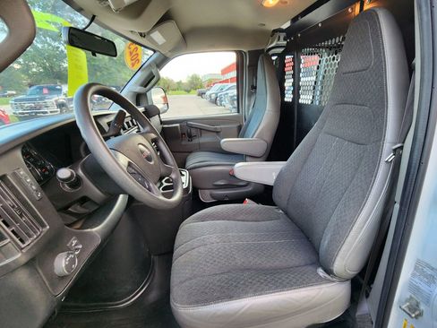 Used 2023 GMC Savana 2500 w/ Driver Convenience Package image 21