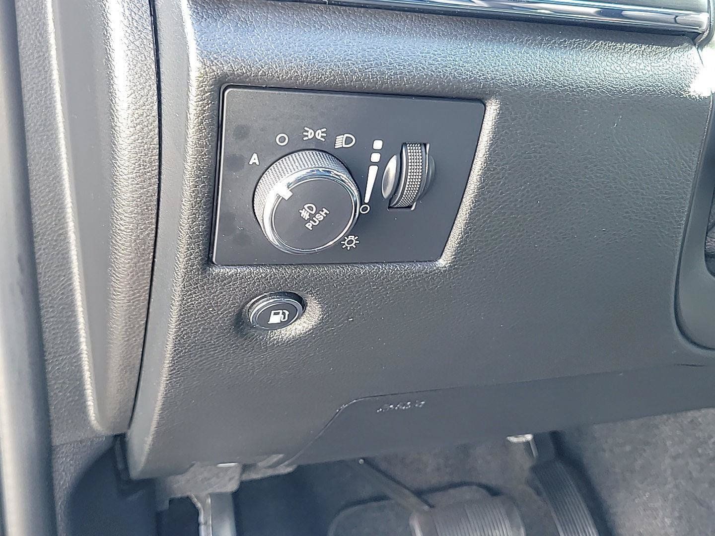 Certified 2022 Jeep Grand Cherokee Limited w/ Tech Group RWD image 6