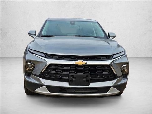 Used 2025 Chevrolet Blazer LT image 2