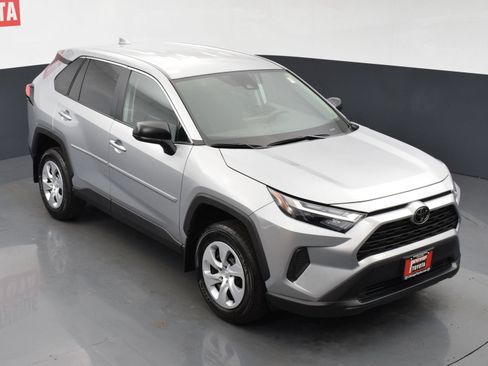 Used 2025 Toyota RAV4 LE AWD/4WD image 21