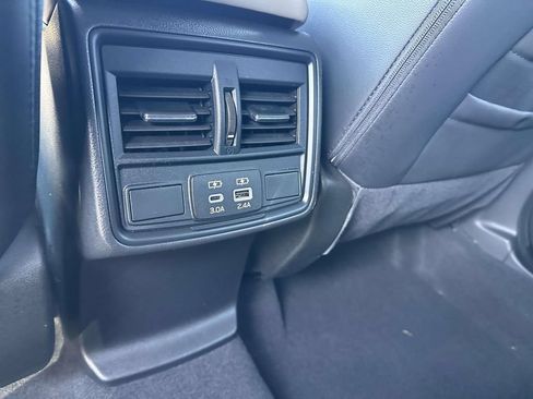 Certified 2025 Subaru Forester Premium AWD/4WD image 9