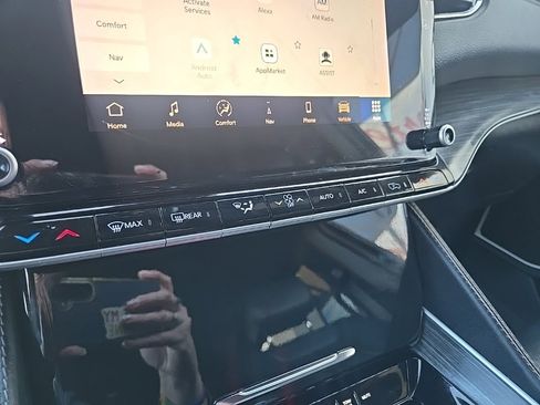 Used 2023 Jeep Wagoneer L Series II image 62