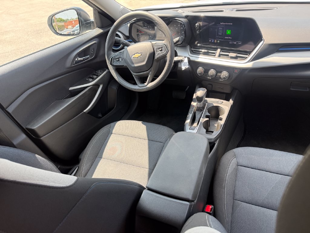 Used 2025 Chevrolet Trax LS FWD image 18