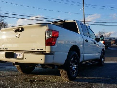 Used 2024 Nissan Titan SV w/ SV Convenience Package AWD/4WD image 8