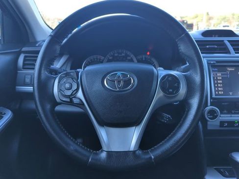 Used 2014 Toyota Camry SE image 19